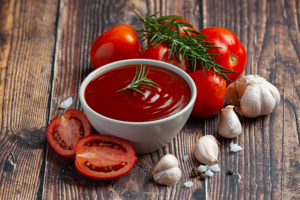 tomatensoße, frische tomaten, knoblauch